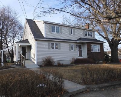 2 Bedroom 1BA 950 ft Apartment For Rent in Methuen, MA