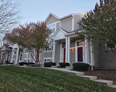 3 Bedroom 1BA 1636 ft Townhouse For Sale in Round Lake, IL