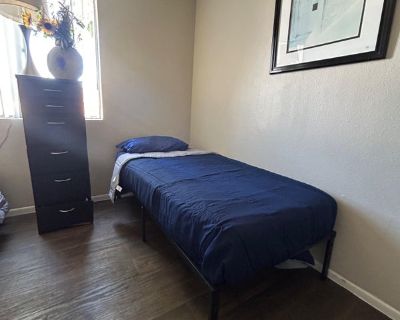 Security deposit: $206.00 * Fees apply?: Yes. References are not required. Non-smoking. Furnishings: Furnished * Disabled access: * Living room: shared. $206 weekly (whole property). Private furnished room for rent. Enjoy living in a cozy Apartment. This spacious home is decorated with modern touches while providing the basic necessities. All that s missing is you! The kitchen is equipped with ...