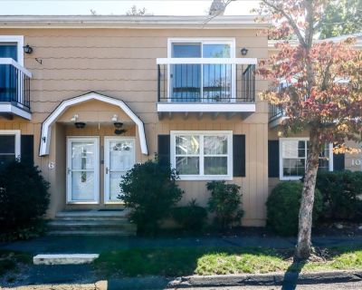 2 Bedroom 2BA 1312 ft Condo For Sale in Bethel, CT