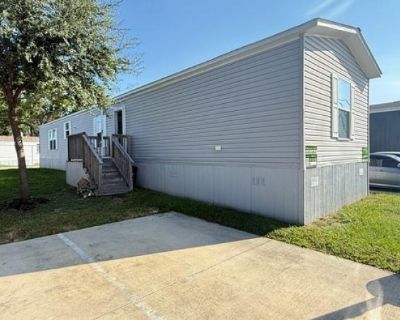 3 Bedroom 2BA 1216 ft Mobile Home For Rent in Houston, TX