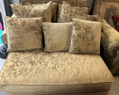 Hemisphere s 3 Seater Sofa and 2 Person Chaise . Pickup Details Three Day Pickup (BY APPT ONLY): Fri., November 14th ~ 10:00 a.m. - 6:00 p.m. Sat, November 15th ~ 10:00 a.m. - 6:00 p.m. Sun., November 16th ~ 10:00 a.m. - 6:00 p.m. Preview (BY APPT ONLY): Monday,, November 2nd ~ 10:00 a.m. - 2:00 p.m.