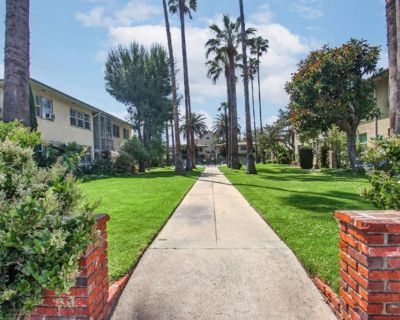 For Sale:  5319 Cahuenga Blvd A in North Hollywood for $435,000
