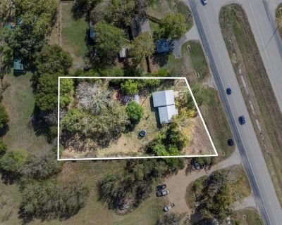 1 Bedroom 1350 ft Studio For Sale in La Grange, TX