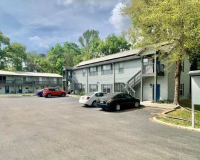 2 Bedroom 1.5BA 1072 ft Apartment For Rent in Gainesville, FL