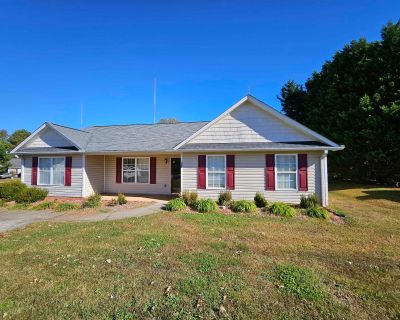 4 Bedroom 2BA 1600 ft Single Family House For Rent in Boiling Springs, SC