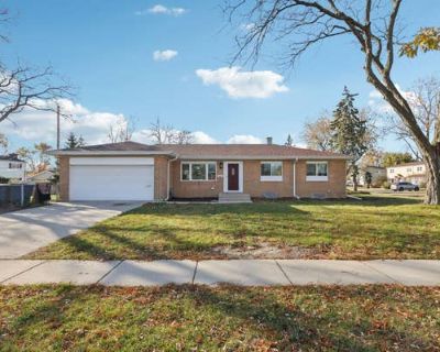 3 Bedroom 2BA 1261 ft Single Family Home For Sale in DES PLAINES, IL