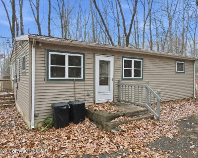 4 Bedroom 1BA 1008 ft Single Family House For Sale in East Stroudsburg, PA