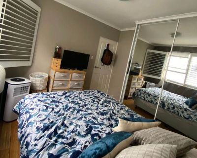 Total rooms: 2. Deposit: $1,200.00 * Utilities included?: Yes * Fees apply?: No. References required. No preference. Smoking is allowed. Couples are welcome. Furnishings: Furnished * Parking: Yes * Garage: No * Yard/patio: No * Balcony/roof terrace: No * Disabled access: No * Living room: shared * Broadband included: Yes. Availability Available Now Minimum term None Maximum term None. Room + Ut...