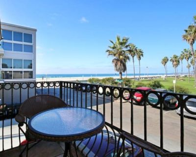Mission Beach Townhome #1- Steps From The Beach- 2 BD 1.5 BA & 1 Parking Space - Pacific Beach
