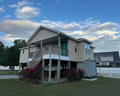 3 Bedroom 2BA 1113 ft Pet-Friendly Apartment For Rent in Dare County, NC