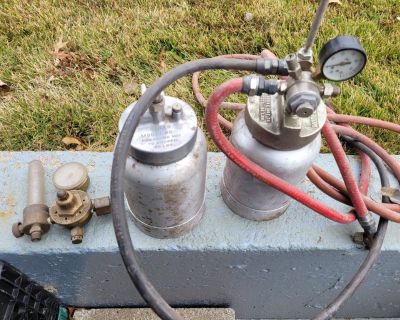 2 Binks Model 80 80-228  Paint Sprayer Pot Pressure Tanks w/ Pressure Gauge WITH HOSES
