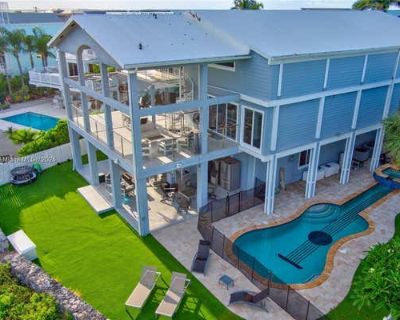 4 Bedroom 4BA 2926 ft Single Family Home For Sale in KEY LARGO, FL