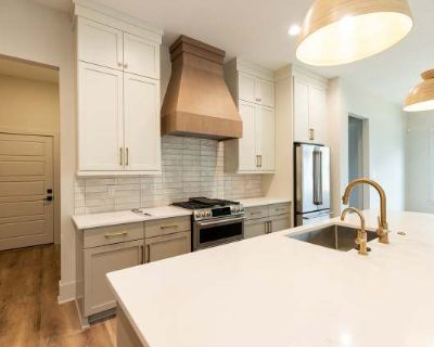 5 Bedroom 4BA 4000 ft Pet-Friendly Apartment For Rent in Carmel, IN