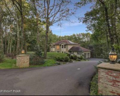 4 Bedroom 2.5BA 2629 ft Furnished Apartment For Rent in Sierra View, PA