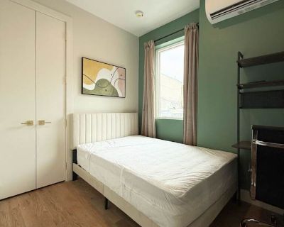 Available on: december 1. Furnished. Internet included * LGBTQ+ friendly * Students welcome. Kent Ave room HDTV #821 -Furnished room (73 sq ft) with 1 window, in a 5 bedroom, 2 bathroom apartment. -Utilities: $205 per month (internet, gas, heat, hot water, electricity, and common area cleaning included) -Desk, chair, bed frame, mattress, closet. -Building is modern and clean. -Preparation fee: ...