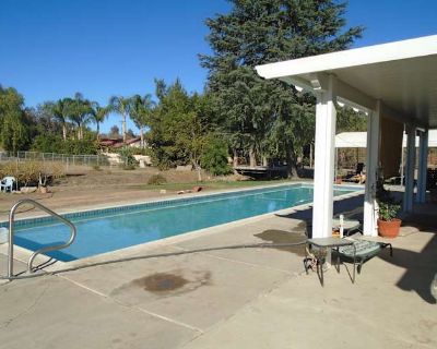 Private room with shared bathroom in a House with 2 roomies, Ramona, CA 92065