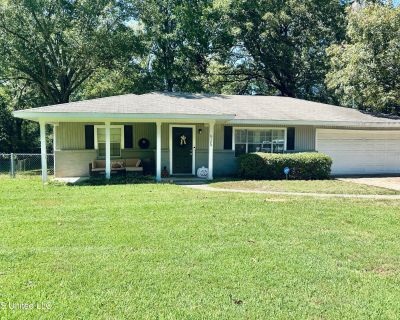 3 Bedroom 2BA 1431 ft Apartment For Rent in Clinton, MS