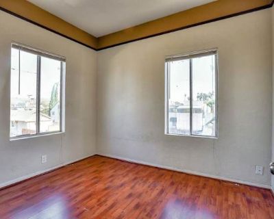 Available on: now. Unfurnished. Parking available * Internet included * Accessible property * Students welcome. 468 S 6th St, San Jose (1 block from SJSU) $1,100/month 1 person $1,500/month Large room (2 people) Available Now Why this place is perfect for SJSU students/professionals: 1 block from SJSU Safe student-friendly area High-speed WiFi Hardwood floors Laundry in building Parking availab...