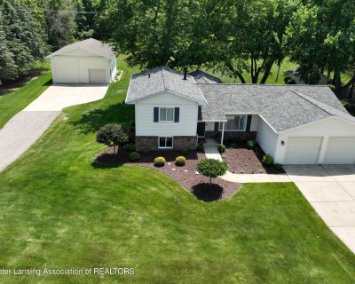 3 Bedroom 2BA 2300 ft Single Family House For Sale in Grand Ledge, MI