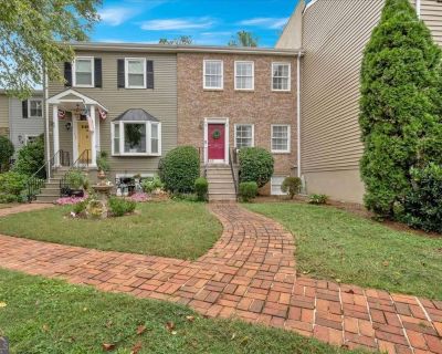 4 Bedroom 3BA 2664 ft Townhouse For Sale in Marietta, GA