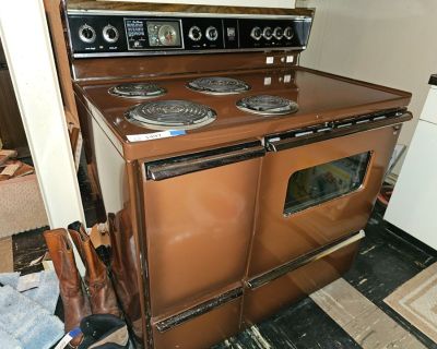 BT 1497: Antique Electric Stove and Oven