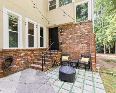 4 Bedroom 3BA 2745 ft Townhouse For Sale in Atlanta, GA