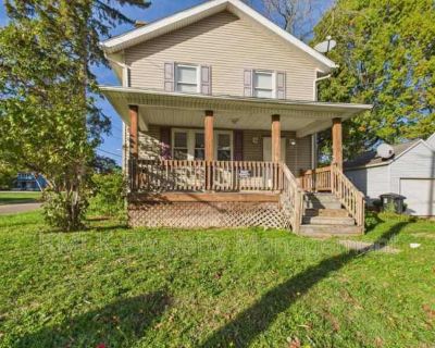 4 Bedroom 2BA 1296 ft Pet-Friendly Apartment For Rent in Akron, OH