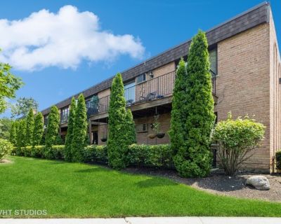 2 Bedroom 2BA 1184 ft Condo For Sale in Barrington, IL