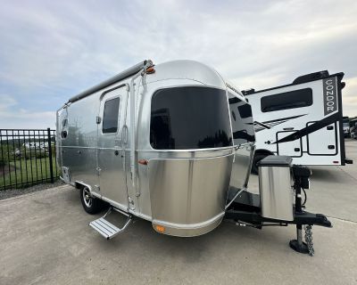 2021 Airstream Rv Caravel 19CB