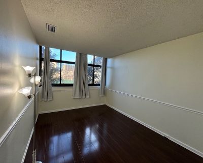 Total rooms: 2. Deposit: $1,050.00 * Utilities included?: Some. No preference. Non-smoking. Not for couples. Furnishings: Unfurnished * Disabled access: * Living room: No * Broadband included: No. Availability Available Dec 31 2025 Minimum term None Maximum term None. Highpointe Condominium $1000 for large bedroom, with bathroom, closet. Utilities included: Water, gas Not included : Electricity...