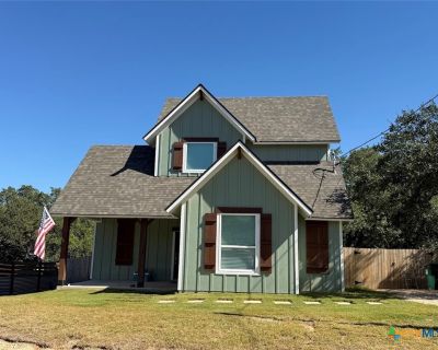 3 Bedroom 2BA 1758 ft Single Family House For Rent in Canyon Lake, TX