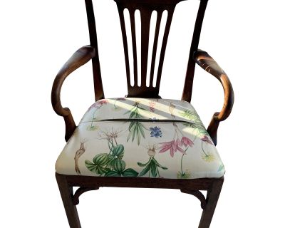Antique 18th Century English Mahogany Wood Armchair With Vasi-Form Pierced Slat Back