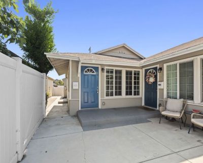 1960 N Ontario Street. Property for Rent in Burbank, CA for $2,850 with 2 bedrooms and 2 full baths. This 800 square foot property was built on a lot size of 0.1263.. Beautiful and Updated 2 Bedroom 2 Bathroom Unit in the heart of Burbank. Located just across the street from Providencia Elementary School. Great curb appeal with well maintained landscaping and nice central courtyard. Unit featur...