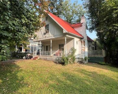 3 Bedroom 2BA 1475 ft Single Family Home For Sale in MARSHALL, MO