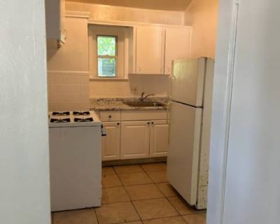 2 Bedroom 1BA 600 ft Apartment For Rent in Akron, OH