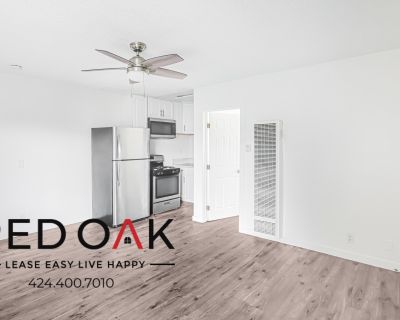 Magnificently, Bright, and Sunny Completely Remodeled One Bedroom With Kitchen Appliances, Vinyl Flooring, Custom Built In&apos;s, Gas furnace, and ON-SITE LAUNDRY INCLUDED! In Prime South Los Angeles! MOVE IN SPECIAL!