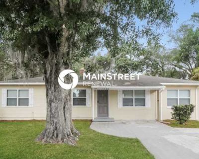 3 Bedroom 1.5BA 1424 ft Pet-Friendly Apartment For Rent in Sanford, FL