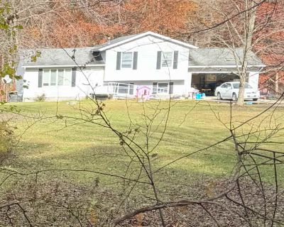 Shared room with own bathroom in a House, Palmyra Township, OH 44412