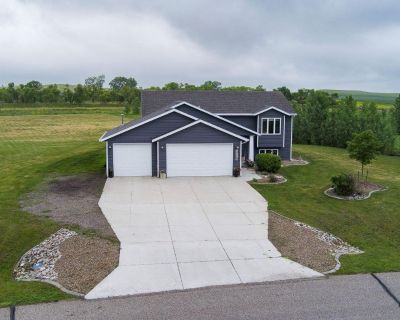 5 Bedroom 2BA 2468 ft Single Family House For Sale in Bismarck, ND