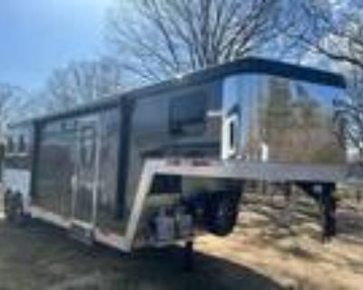 2024 Bison Trailers SV8209B 2 horses