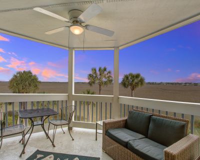 2 Bedroom 2BA 1064 ft Single Family Home For Sale in Folly Beach, SC
