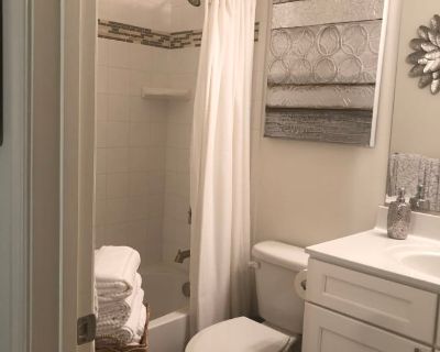 Private room with own bathroom in a House with 1 roomie, Parkville, MD 21234