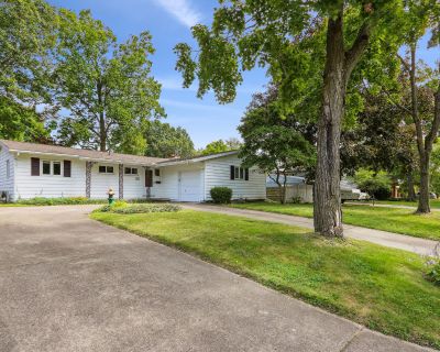 3 Bedroom 2BA 1473 ft Single Family House For Sale in Champaign, IL