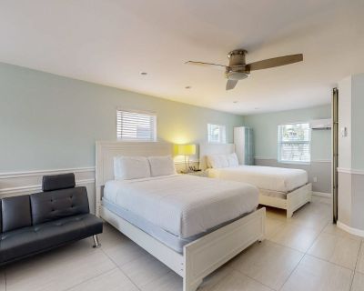 Avg / night: $175. Green Trance at Art Deco Beach Bungalows | Steps to Hollywood Beach Broadwalk | Located in Hollywood, FL | 4.51 Stars | 0 Bed, 1 Bath | No Pets. No pets. Max 4 guests. Love the Hollywood Beach Broadwalk? You can t get much closer to it than Green Trance at the Art Deco Beach Bungalows. This studio bungalow sleeps four guests and is 1 block from Hollywood Beach and the Broadwa...
