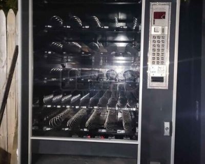 Automatic Products AP7600 Glass Front Snack Vending Machine For Sale in Pennsylvania!