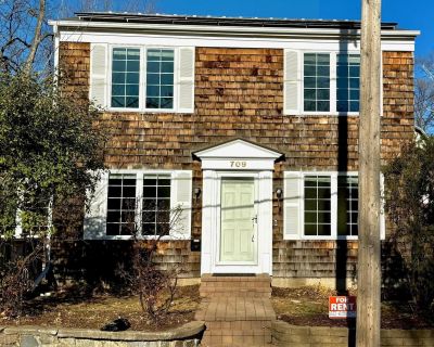 709 Wayzata Boulevard E. Property for Rent in Wayzata, MN for $3,200 with 3 bedrooms and 3 full baths. This 2,038 square foot property was built in 1999 on a lot size of 0.1.. Fencing Wood Parking Features Detached Lot Features Public Transit (w/in 6 blks) Some Trees Water Source City Water/Connected Lot Size Area 0.1 Building Area Total 2431 Lot Dimensions 82x55 Foundation Area 912 Road Fronta...