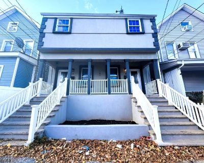 158 Catherine St, B. WOW! BRIGHT, NEWLY RENOVATED 4 BED / 2 BATH DUPLEX WITH CENTRAL AIR. THIS MULTI-LEVEL LAYOUT DELIVERS GENEROUS BEDROOMS, TWO FULL BATHROOMS, AND TWO BONUS ROOMS FOR GYM, OFFICE, GUEST SPACE, ETC.. THE UPDATED EAT-IN KITCHEN FEATURES NEW APPLIANCES AND FLOWS TO OPEN AIRY LIVING SPACE. CONVENIENCES INCLUDE IN-UNIT LAUNDRY HOOKUPS, FORCED AIR HEAT AND CENTRAL A/C, AND A MODEST...