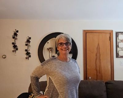 Single, 2 dogs. Work full time for a college. Quiet, like to stay to myself. Look8ng for someone to share financial responsibilities. I have two grown kids and four grand kids, but they never come over. I usually go to them.. 2 Bedroom. 1 Bathroom