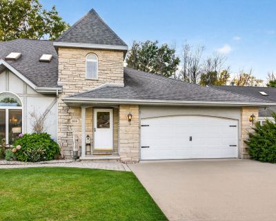 3 Bedroom 2BA 2590 ft Condo For Sale in Appleton, WI